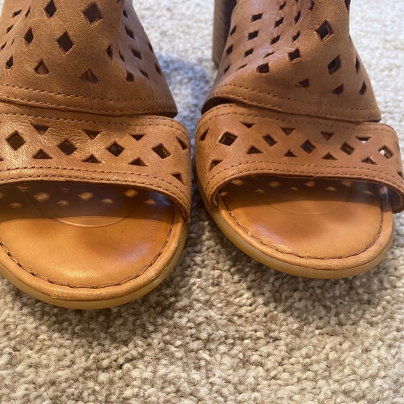 Born Havana Perforated Soft Sole Heels - Picture 4 of 4